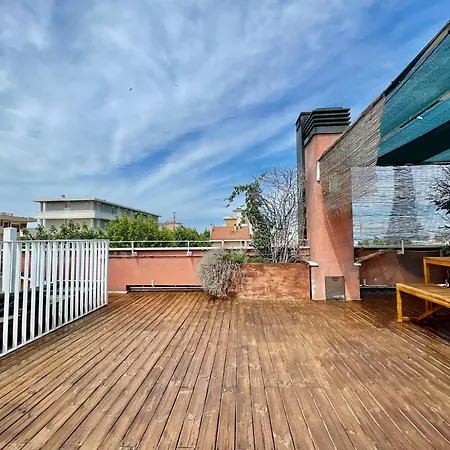 Attico Con Garage E Ampia Terrazza Privata アパート