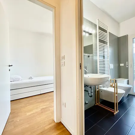 Attico Con Garage E Ampia Terrazza Privata Apartamento