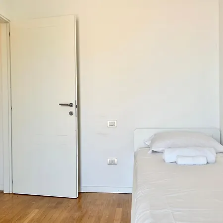 Attico Con Garage E Ampia Terrazza Privata Apartamento